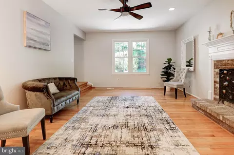Living - 2603 Oakledge Ct, Vienna, VA 22181 photo 5 of 7