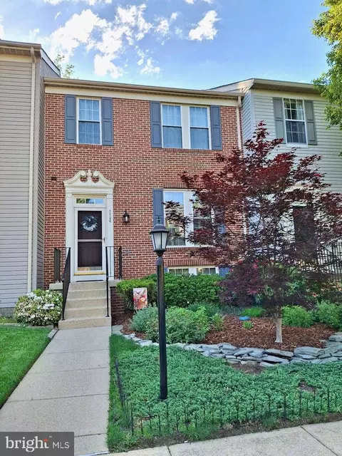 7706 Effingham Sq, Alexandria, VA 22315