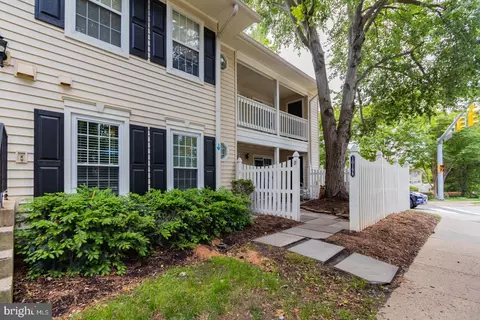 10198 B Ashbrooke Ct #126, Oakton, VA 22124