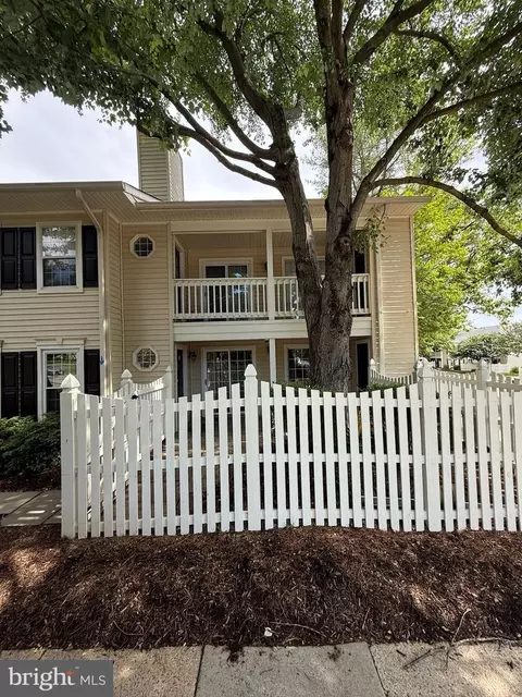 10198 B Ashbrooke Ct #126, Oakton, VA 22124