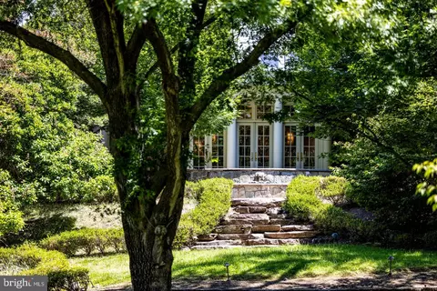 9324 Georgetown Pike, Great Falls, VA 22066