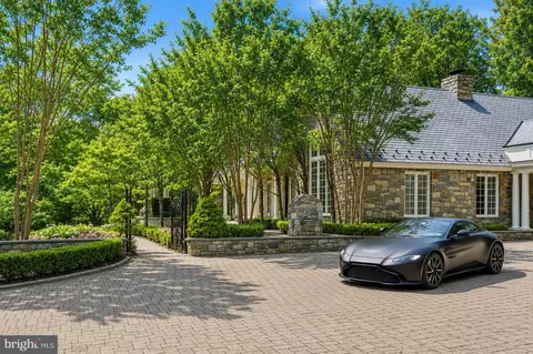 9324 Georgetown Pike, Great Falls, VA 22066