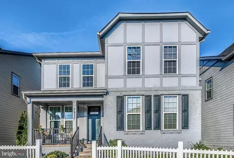 7922 Ashland Dr, Alexandria, VA 22315
