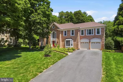 9114 Oak Chase Ct, Fairfax Station, VA 22039