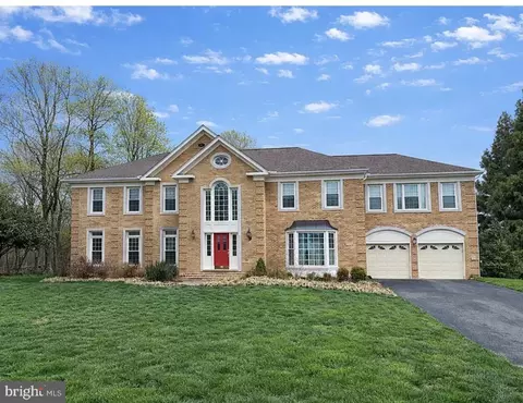 9114 Oak Chase Ct, Fairfax Station, VA 22039