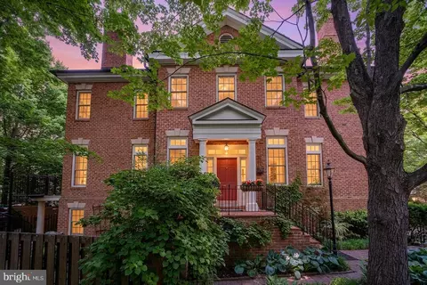 2026 Mayfair Mclean Ct, Falls Church, VA 22043