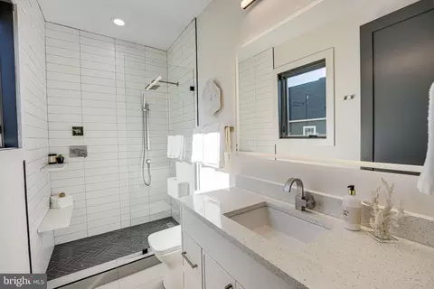 Bath - 1608 Wrightson Dr, Mclean, VA 22101 photo 10 of 10