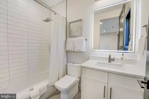 Bath - 1608 Wrightson Dr, Mclean, VA 22101 photo 8 of 10