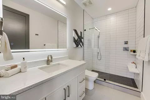 Bath - 1608 Wrightson Dr, Mclean, VA 22101 photo 7 of 10