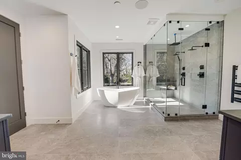 Bath - 1608 Wrightson Dr, Mclean, VA 22101 photo 2 of 10