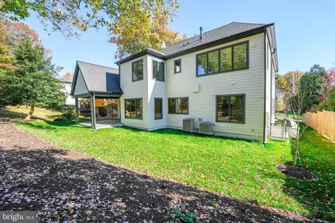 Exterior - 1608 Wrightson Dr, Mclean, VA 22101 photo 4 of 5
