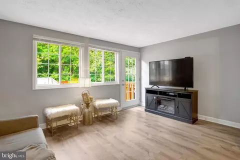Living - 8414 Cedar Falls Ct, Springfield, VA 22153 photo 2 of 4