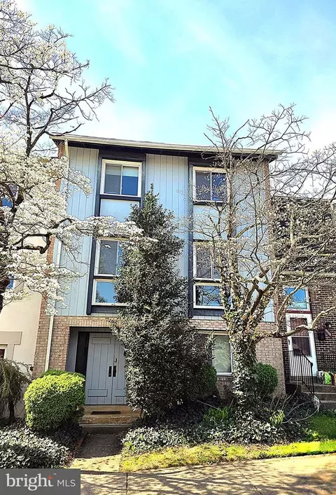 9506 Miranda Ct, Fairfax, VA 22031