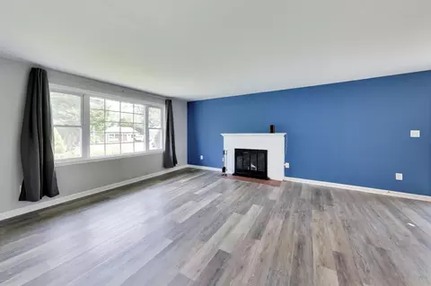 Living - 5816 Amelia St, Springfield, VA 22150 photo 2 of 4