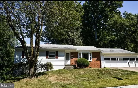 1402 Desale St SW, Vienna, VA 22180