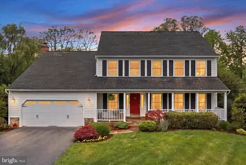 9833 Squaw Valley Dr, Vienna, VA 22182