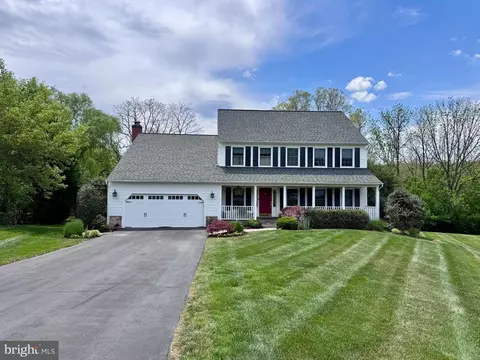 9833 Squaw Valley Dr, Vienna, VA 22182