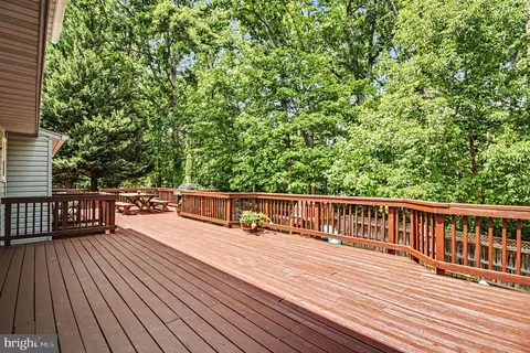 Exterior - 9770 Turnbuckle Dr, Burke, VA 22015 photo 4 of 7