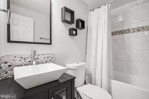 Bath - 9770 Turnbuckle Dr, Burke, VA 22015 photo 4 of 4