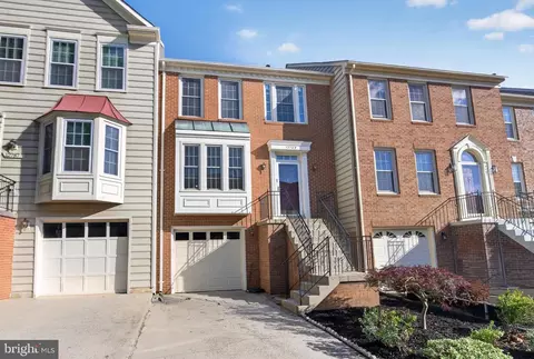 12789 Dogwood Hills Ln, Fairfax, VA 22033