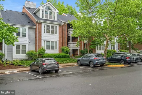 3151 D Anchorway Ct, Falls Church, VA 22042