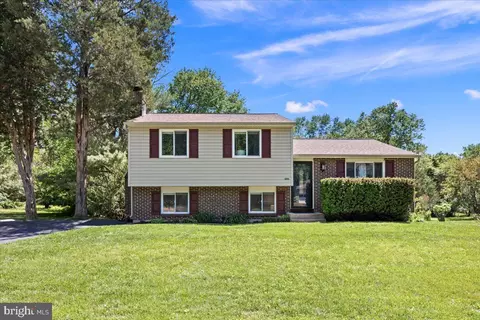 12780 Bradwell Rd, Herndon, VA 20171