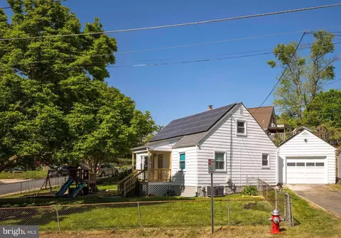 2420 Byrd Ln, Alexandria, VA 22303