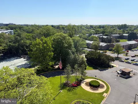 1800 Old Meadow Rd #909, Mclean, VA 22102 photo 4