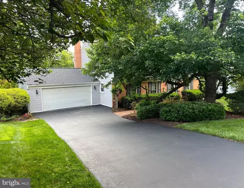 2037 Durand Dr, Reston, VA 20191