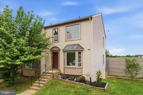 14243 Heritage Crossing Ln, Centreville, VA 20120