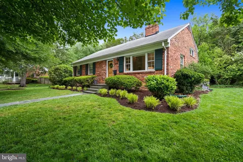1504 Dare Ct, Alexandria, VA 22308