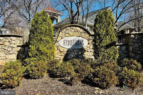 5106 L Travis Edward Way #L, Centreville, VA 20120