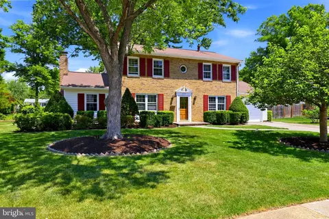 2002 Volley Ct, Alexandria, VA 22308