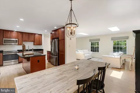 7001 Spur Rd, Springfield, VA 22153 photo 11