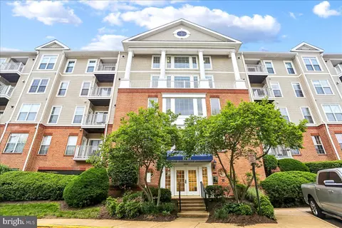 7011 Falls Reach Dr #101, Falls Church, VA 22043