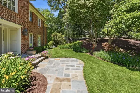 Exterior - 708 Potomac Knolls Dr, Mclean, VA 22102 photo 18 of 19
