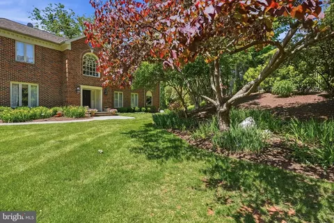 Exterior - 708 Potomac Knolls Dr, Mclean, VA 22102 photo 16 of 19