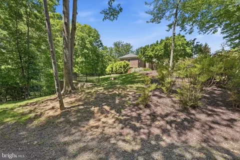 Exterior - 708 Potomac Knolls Dr, Mclean, VA 22102 photo 17 of 19