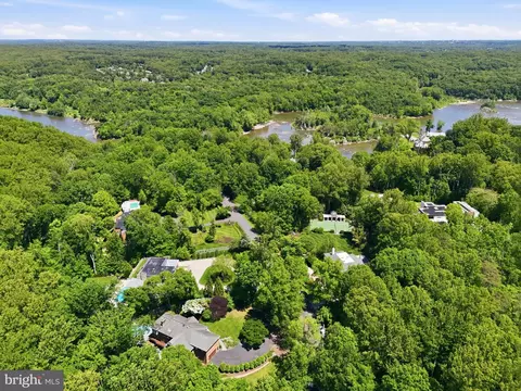 View/Area - 708 Potomac Knolls Dr, Mclean, VA 22102 photo 2 of 4