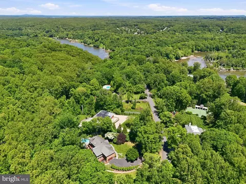 View/Area - 708 Potomac Knolls Dr, Mclean, VA 22102 photo 4 of 4
