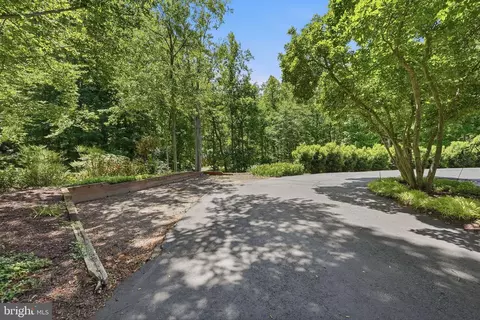 Exterior - 708 Potomac Knolls Dr, Mclean, VA 22102 photo 19 of 19