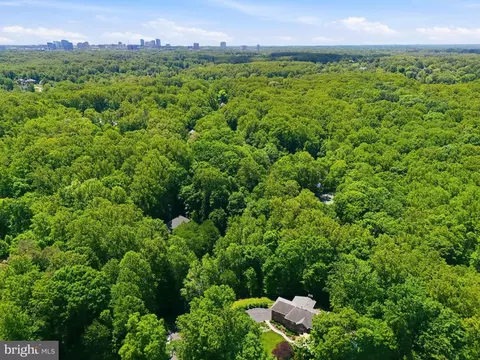 View/Area - 708 Potomac Knolls Dr, Mclean, VA 22102 photo 1 of 4