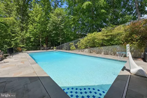 Exterior - 708 Potomac Knolls Dr, Mclean, VA 22102 photo 4 of 19