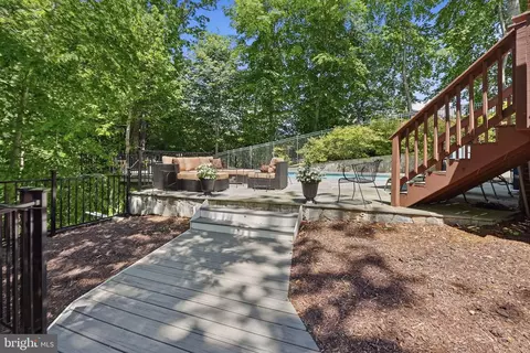 Exterior - 708 Potomac Knolls Dr, Mclean, VA 22102 photo 3 of 19