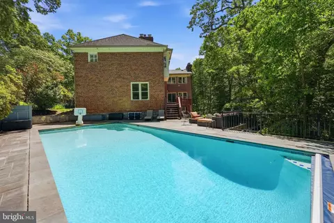 Exterior - 708 Potomac Knolls Dr, Mclean, VA 22102 photo 9 of 19