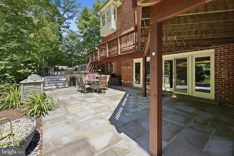Exterior - 708 Potomac Knolls Dr, Mclean, VA 22102 photo 10 of 19
