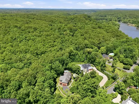 View/Area - 708 Potomac Knolls Dr, Mclean, VA 22102 photo 3 of 4