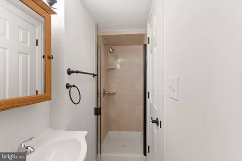Bath - 8494 Summer Breeze Ln, Springfield, VA 22153 photo 5 of 5