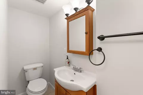 Bath - 8494 Summer Breeze Ln, Springfield, VA 22153 photo 4 of 5