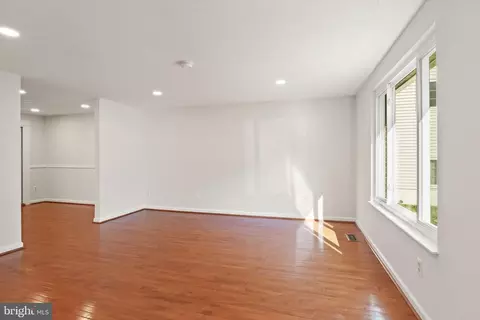 Living - 8494 Summer Breeze Ln, Springfield, VA 22153 photo 1 of 5
